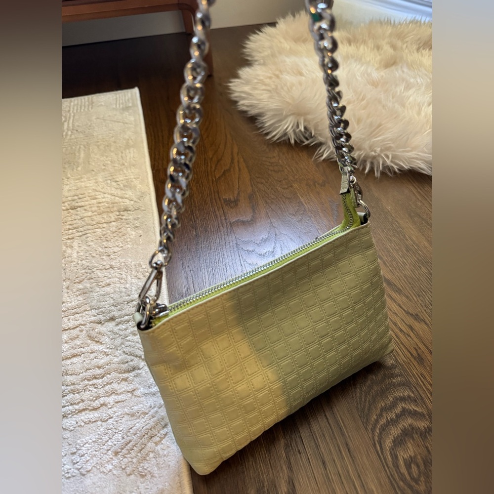 Pelleteria Veneta shoulder bag
Stylish Green Chain Strap leather Bag